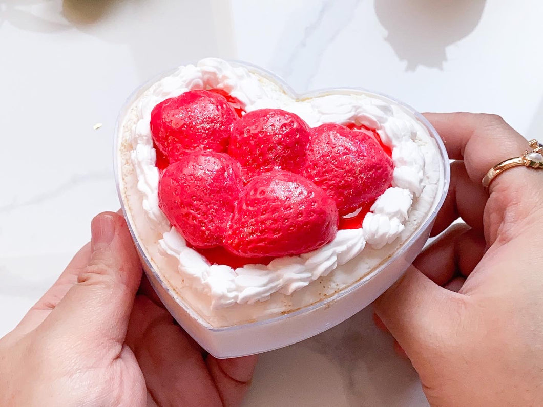 STRAWBERRY LOVE CAKE