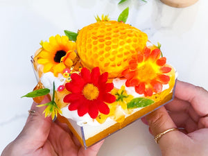HONEY FLOWER MEADOW CAKE