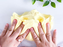 POTCHA PIG: LEMON HONEY MACARONS